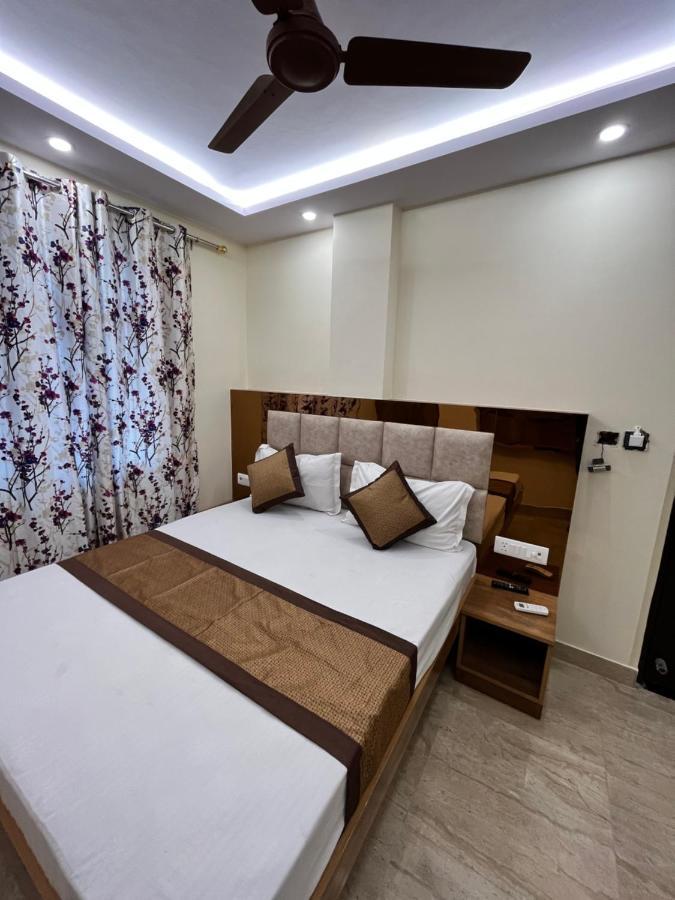 Hotel Mahalaxmi Deluxe New Delhi Exterior photo