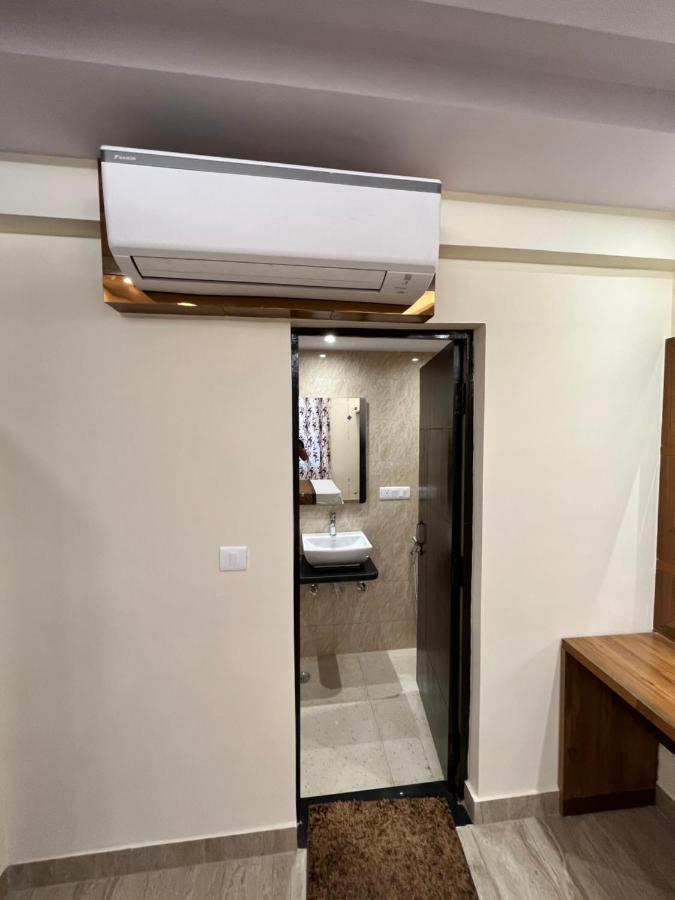 Hotel Mahalaxmi Deluxe New Delhi Exterior photo