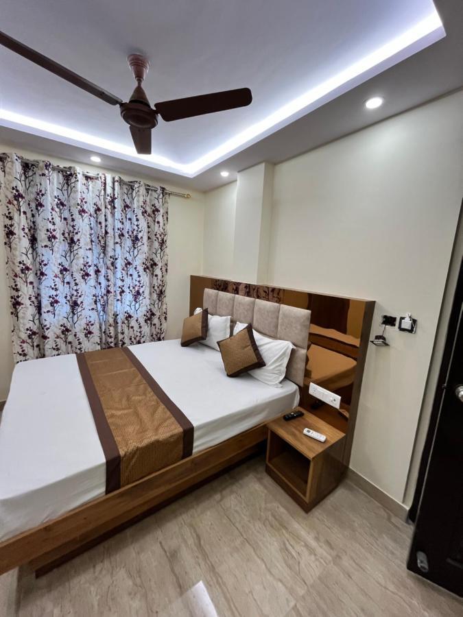 Hotel Mahalaxmi Deluxe New Delhi Exterior photo